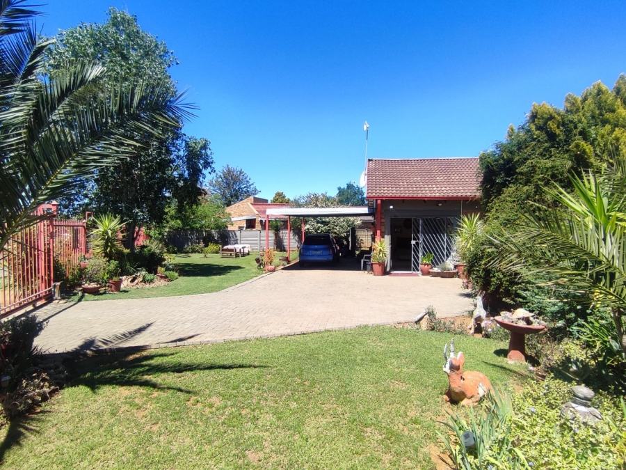 4 Bedroom Property for Sale in Pellissier Free State